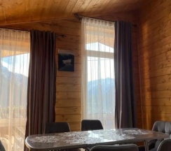 Четырёхместные апартаменты с 2 комнатами с балконом и с красивым видом из окна в Arkhyz family lodge