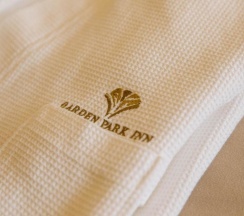 Двухместный номер Garden Deluxe с видом на город двуспальная кровать в Garden Park Inn