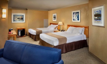 Четырёхместный люкс семейный Classic в The STRAT Hotel, Casino & Tower