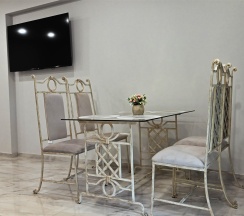 Четырёхместные апартаменты категории "Комфорт" в Astoria Apartments