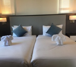 Вилла с 3 комнатами в La Playa Beach Front Pool Villa Cha-am