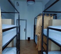 Верхнее место в женском 6ти  местном номере №406 в Bla Bla Hostel