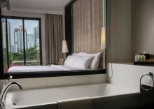 Двухместный семейный номер Standard двуспальная кровать в Mövenpick Hotel Sukhumvit 15 Bangkok