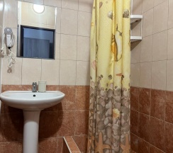 Комната стандарт с 1 односпальной и 1 двуспальной кроватью в Diva plaza