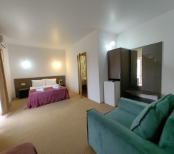 Стандартный четырехместный номер в Белое солнце