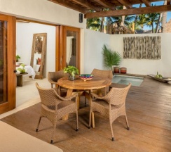 Двухместный Beach House Plunge Pool двуспальная кровать в Shangri-la Caribe Beach Village Resort