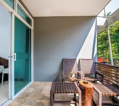 Номер Deluxe с красивым видом из окна в Kata Tranquil Villa