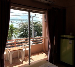 Номер Superior с балконом и с видом на море в Wilai Guesthouse