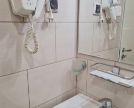 Стандартный трехместный номер в Карат
