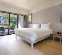 Двухместный номер Resort с видом на сад двуспальная кровать в Pinnacle Grand Jomtien Resort and Beach Club