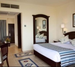 Двухместный номер Standard с видом на сад двуспальная кровать в Coral Beach Resort