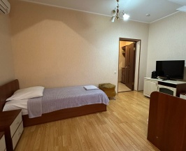 Стандартный трехместный номер в Николаевский