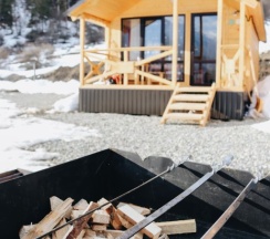 Двухместный коттедж двуспальная кровать в  Изумруд