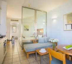 Двухместная студия 2 отдельные кровати в Louis Althea Beach Hotel