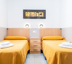Двухместный номер Standard 2 отдельные кровати в Albergue Inturjoven Málaga - Hostel
