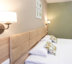 Санаторий - двухместный номер с одной большой кроватью в Полисть