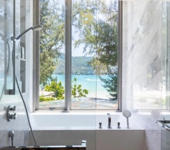 Двухместный люкс Azure с балконом двуспальная кровать в Twinpalms MontAzure Phuket Resort