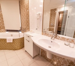 Номер люкс президентский в Azimut Отель Ставрополь