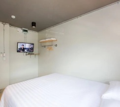 Одноместный номер Standard двуспальная кровать в bloo Hostel