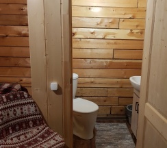 Трехместный номер с двуспальной и односпальной кроватью в Иванова дача