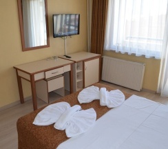 Двухместный номер Standard с балконом двуспальная кровать в Ayvalik Palas Hotel