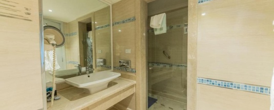 Двухместный номер Deluxe двуспальная кровать в Sunrise Crystal Bay Resort