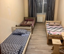 Эконом трехместный, ванная комната на этаже в Звезда