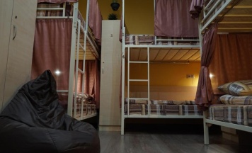 Кровать в 6-местном общем номере в High level