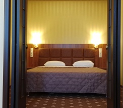 Апартаменты с ванной и балконом в My Favourite Garden Hotel