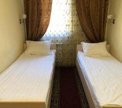 Номер стандарт с 4 односпальными кроватями в Home Hotel