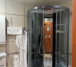 Deluxe Suite , гостиная +спальня в Дом иностранных специалистов