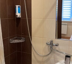 апартаменты с душем (переулок Кирова, 3, этаж 1) в Everest