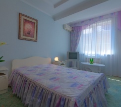 Трёхместный номер Standard с балконом и с красивым видом из окна в Golden Lady