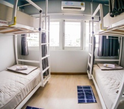 Четырёхместный номер Standard в The Moon Hostel Hua Hin