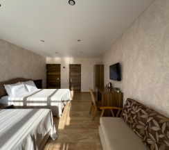 Четырёхместный Сьют c 1 комнатой с балконом и с видом на море в Aimara