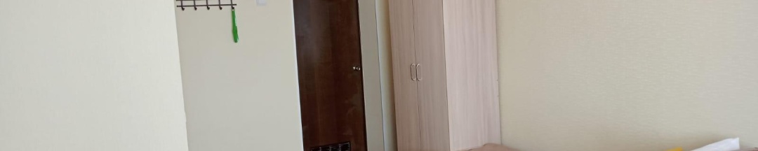 Кровать в 6-местном общем мужском номере в Обь