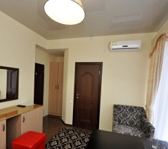 Комфорт четырехместный с раздельными кроватями в Nairi