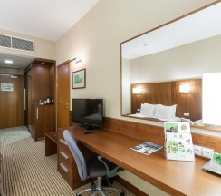 Номер комфорт с 1 двуспальной кроватью king-size и видом на Волгу в HolidayHall