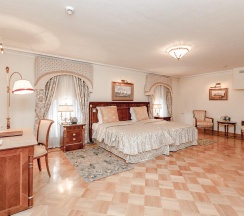 3-комнатный номер люкс семейный в Petroff Palace