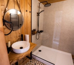 Лодж "У озера" с купелью в Lembo