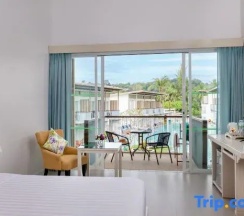 Номер Deluxe с видом на бассейн в The Briza Beach Resort Khaolak