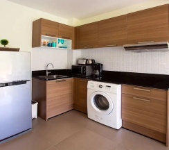 Апартаменты с балконом в The Lago Apartments by Tropiclook