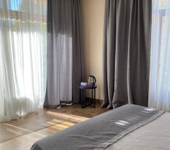 люкс двухместный с балконом в На Черноморской