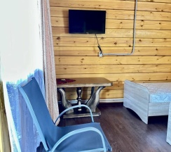 Четырёхместный номер Superior с балконом и с красивым видом из окна в Металлург