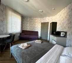 Двухкомнатный с большим балконом, до 7 человек в Лаванда