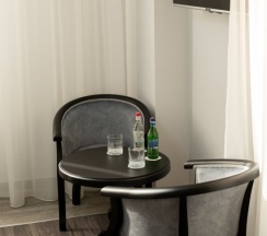 Двухместный номер Улучшенный двуспальная кровать в Отель Downtown Suites Hotel Yerevan