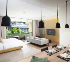 Семейный люкс Azure с видом на бассейн в Twinpalms MontAzure Phuket Resort