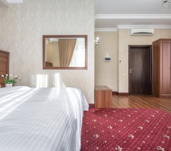 Двухместный номер Deluxe с видом на город двуспальная кровать в Театр