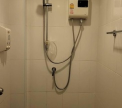 Кровать в общем номере в Terminal 58 hostel at town