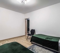 Семейные апартаменты с 3 комнатами с балконом и с красивым видом из окна в Отражение гор и Альбион